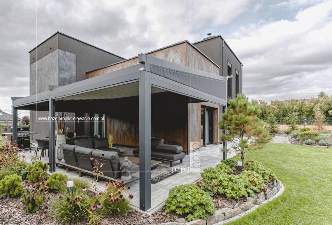 Projekt elewacji domu  Komfortowy D15 - adaptacja projektu - wizualizacja  Hazel projekt - Projektowanie elewacji. - czarna elewacja, tynk elewacyjny rdza, oryginalny projekt elewacji,  wymarzona elewacja domu,