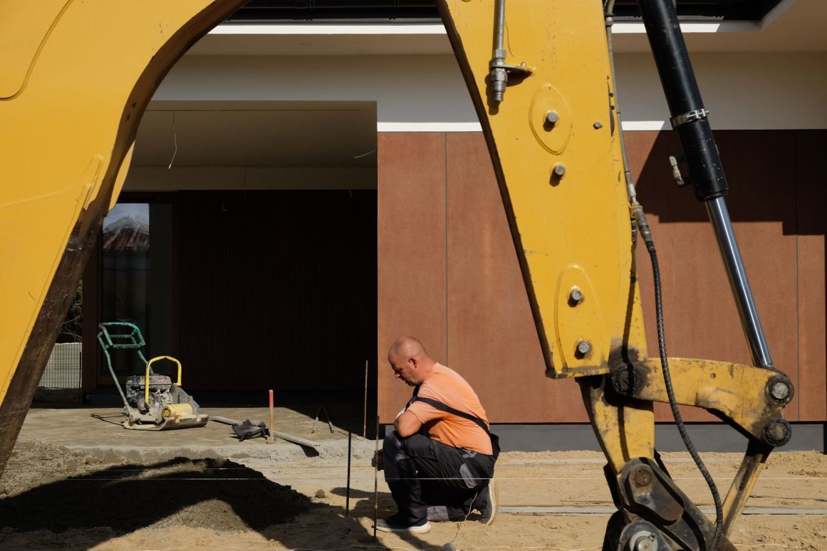 projektowanie traktów na posesji, projekt traktów komunikacyjnych, trakty na posesji, trakty ścieżki na posesji, płyty tarasowe, projekt traktów w strefie wejścia, kostka brukowa, płyty tarasowe, projektujemy teren posesji