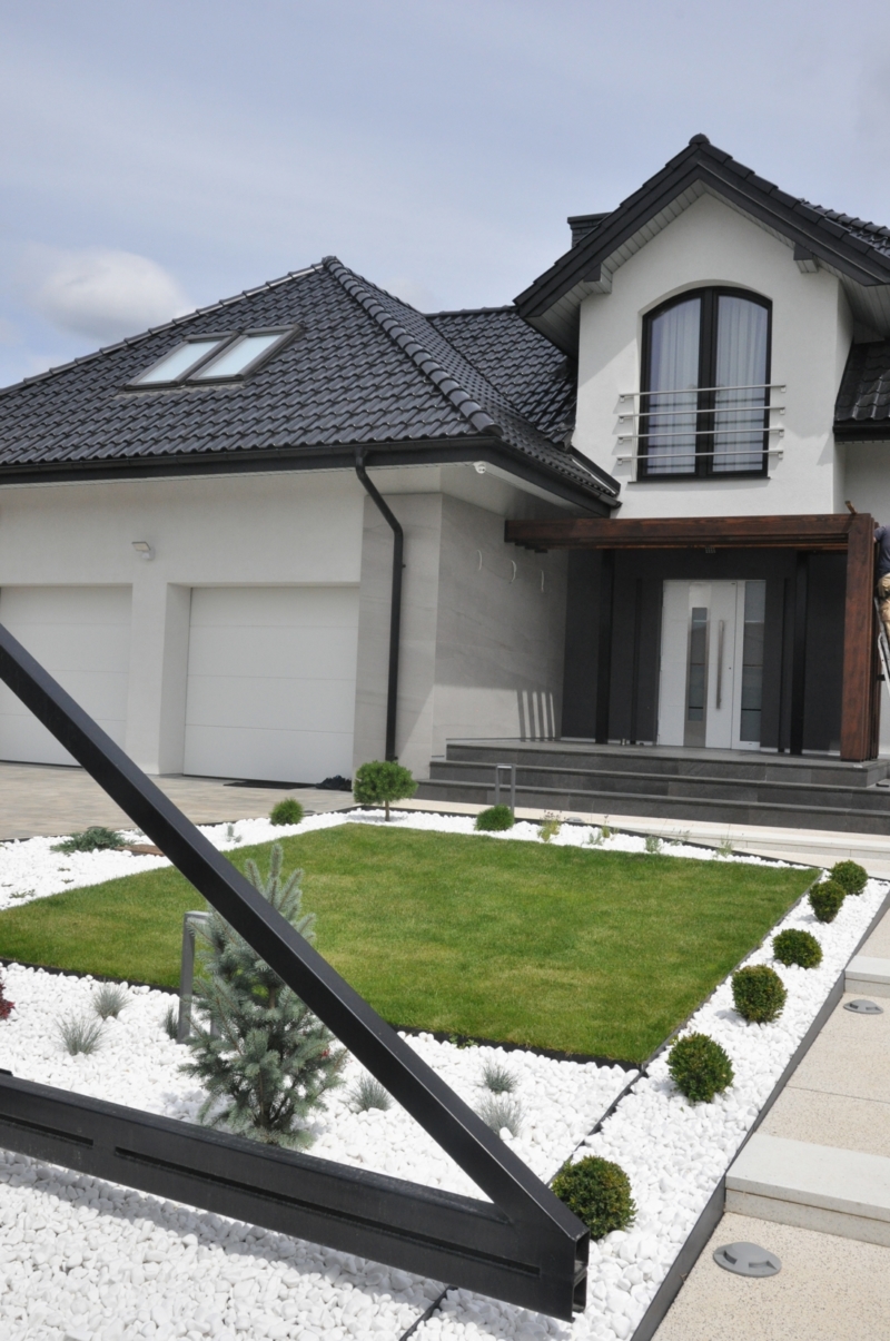 projektowanie traktów na posesji, projekt traktów komunikacyjnych, trakty na posesji, trakty ścieżki na posesji, płyty tarasowe,  trakty piesze w strefie wejścia, duże płyty tarasowe, kostka brukowa, realizacja projektu terenu posesji, projektujemy teren posesji,  