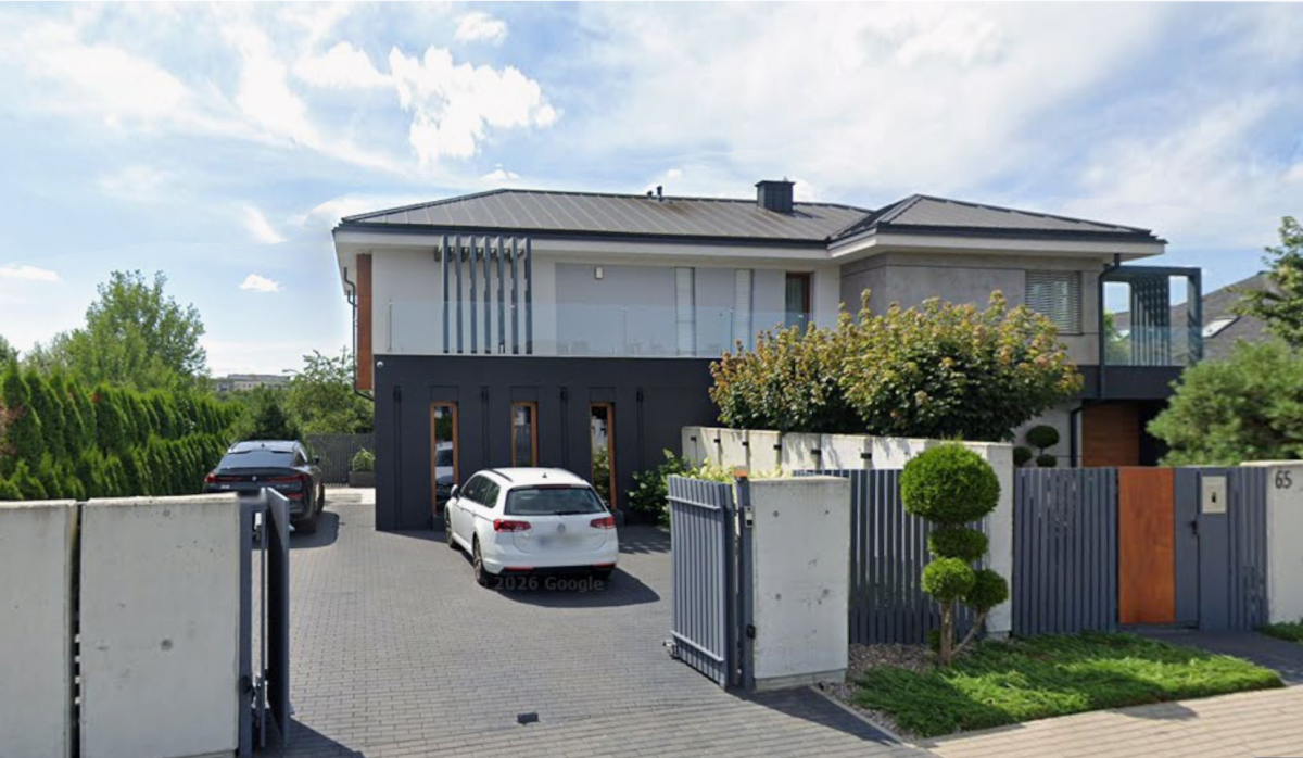 Projekt adaptacji nowoczesnego budynku piętrowego na cele mieszkalne i usługowe 